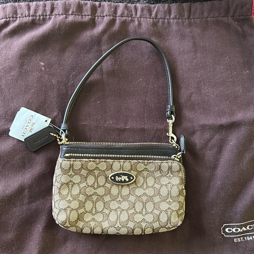 Coach Wristlet 6’x1’x4.5’ Brown